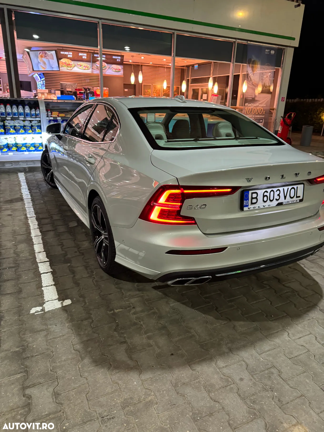 Volvo S60 B4 MHEV AT Plus Dark - 7