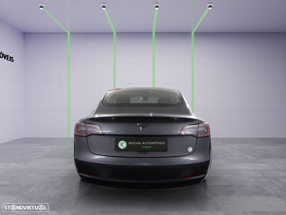 Tesla Model 3 - 4