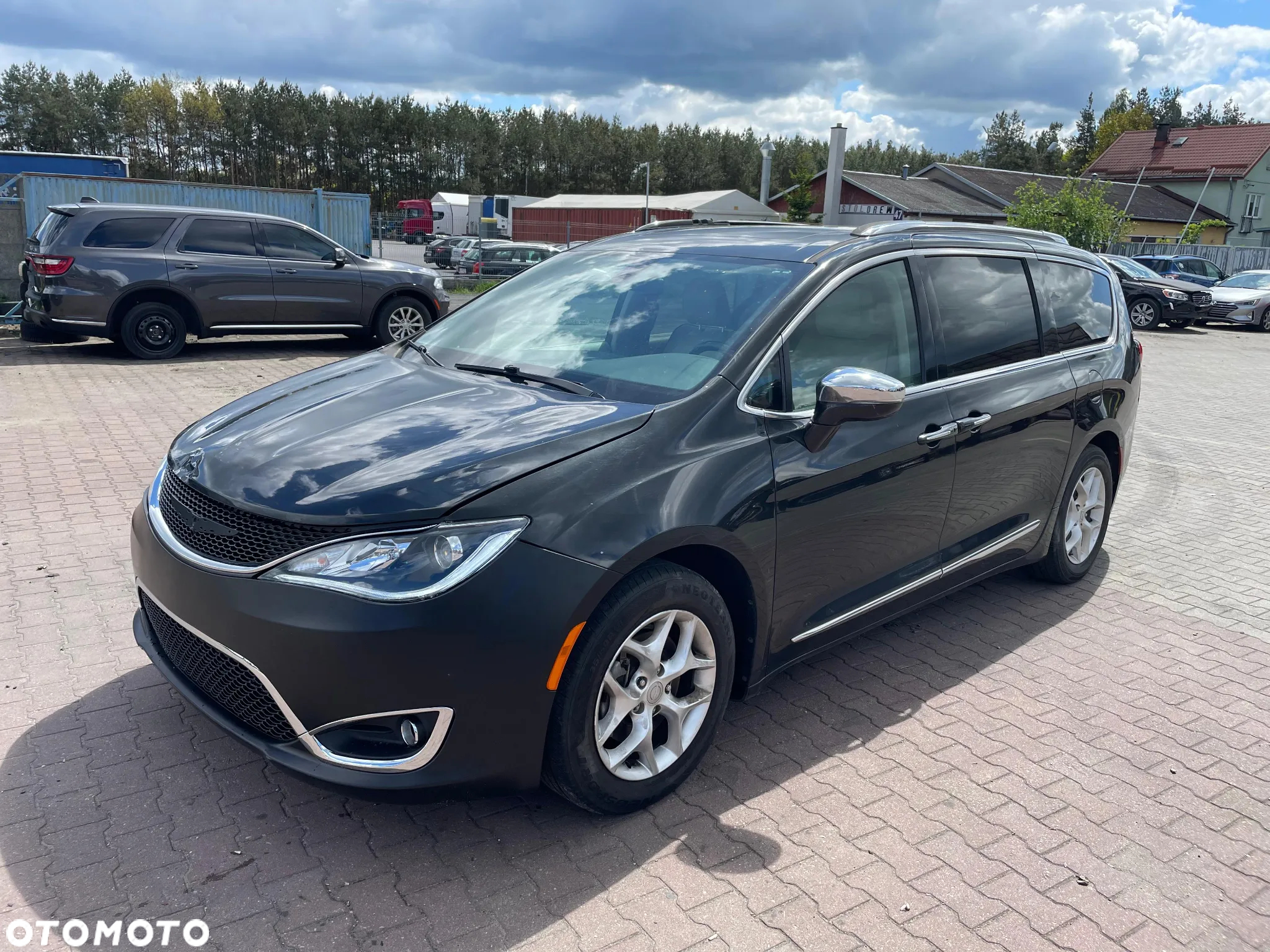 Chrysler Pacifica - 2