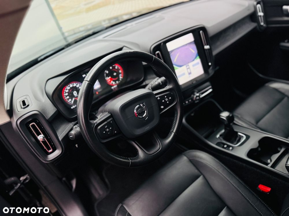 Volvo XC 40 D3 Momentum Pro - 24