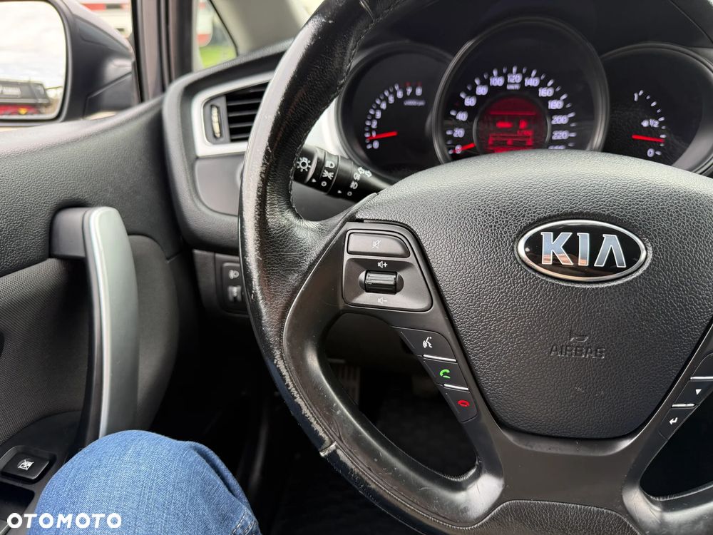 Kia Ceed 1.6 GDI Dream Team Edition - 13