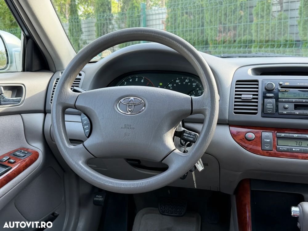 Toyota Camry - 18