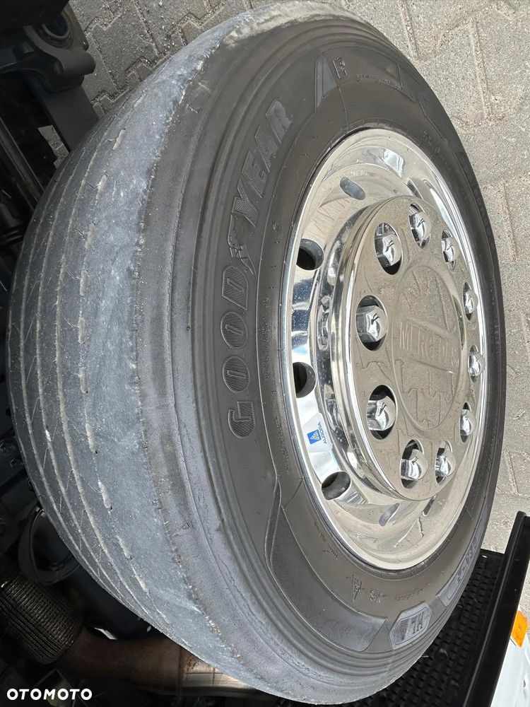 Mercedes-Benz Actros - 32