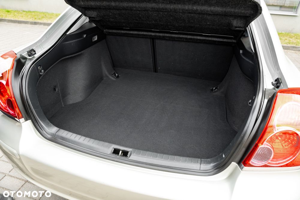 Toyota Avensis 1.8 VVT-i Executive - 20