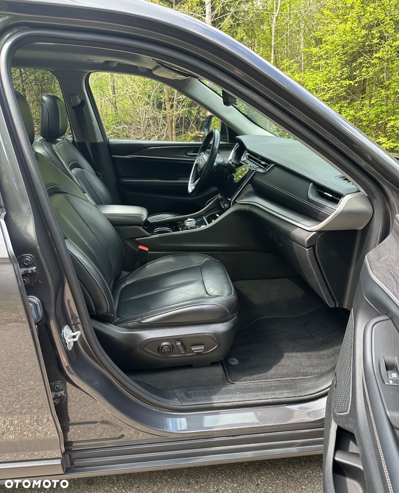 Jeep Grand Cherokee - 26