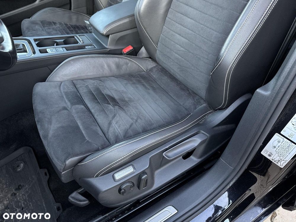 Volkswagen Passat Variant 2.0 TDI Elegance DSG - 16