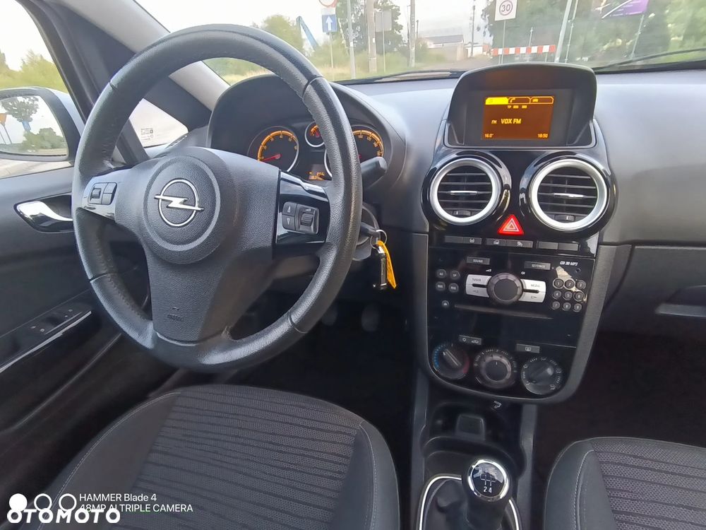 Opel Corsa 1.2 16V Cosmo - 11