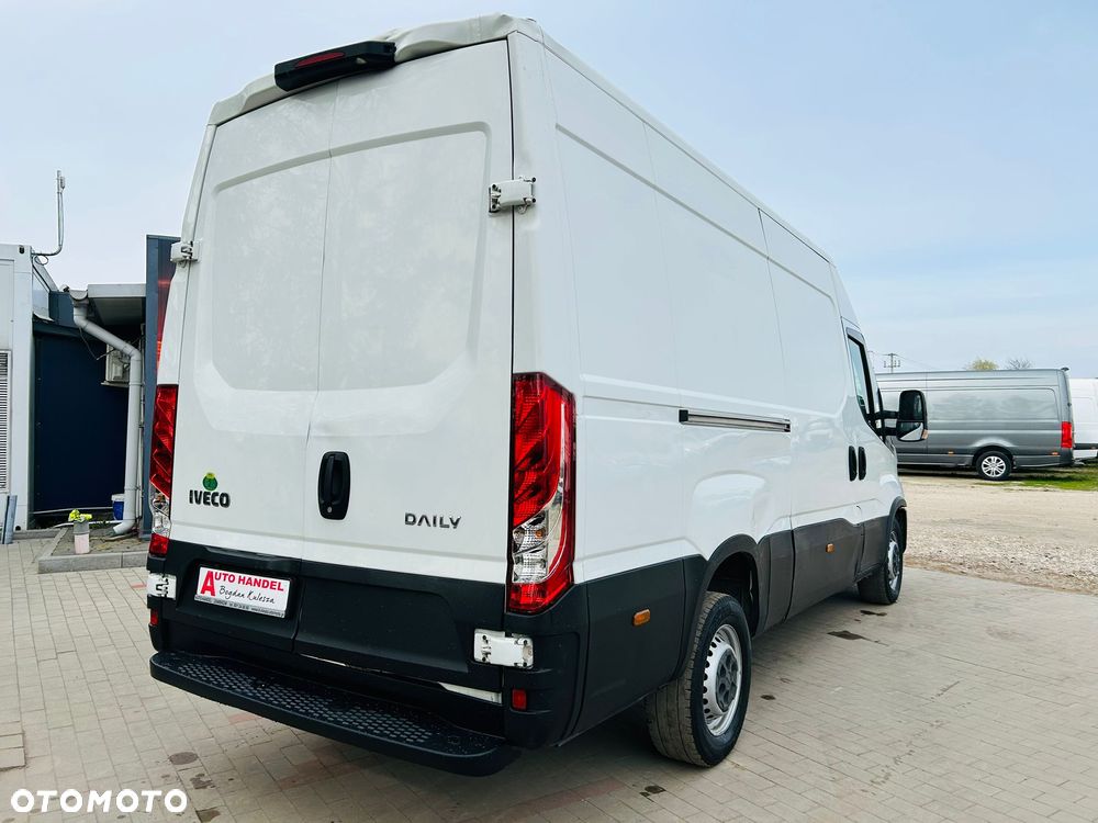 Mercedes-Benz Sprinter - 10