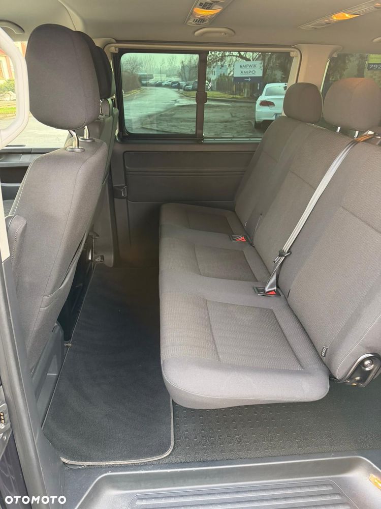 Volkswagen Caravelle - 11