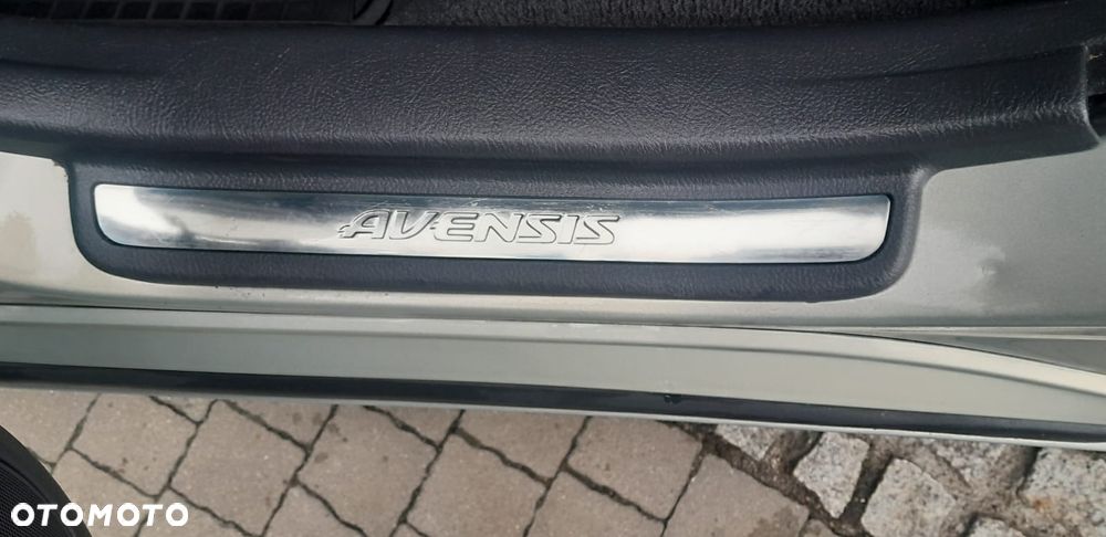 Toyota Avensis 2.0 D-4D High - 11