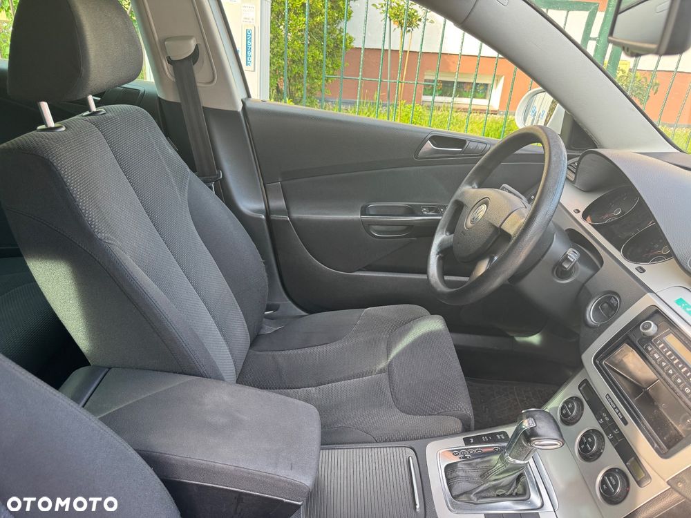 Volkswagen Passat 2.0 TDI DPF DSG Trendline - 11