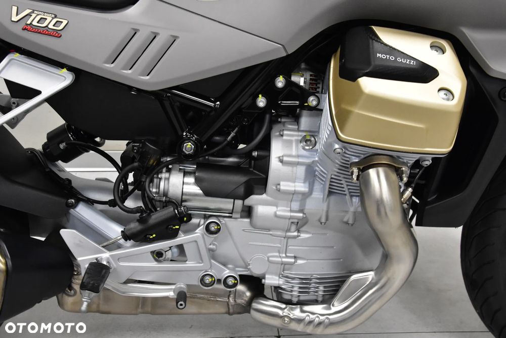 Moto Guzzi V100 Mandello - 30