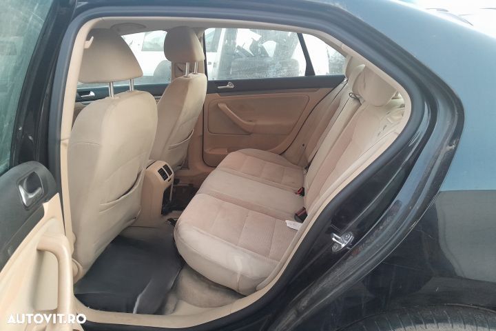 Dezmembrez Volkswagen VW Jetta 5 [2005 - 2011] Sedan 4-usi 2.0 TDI DS - 7