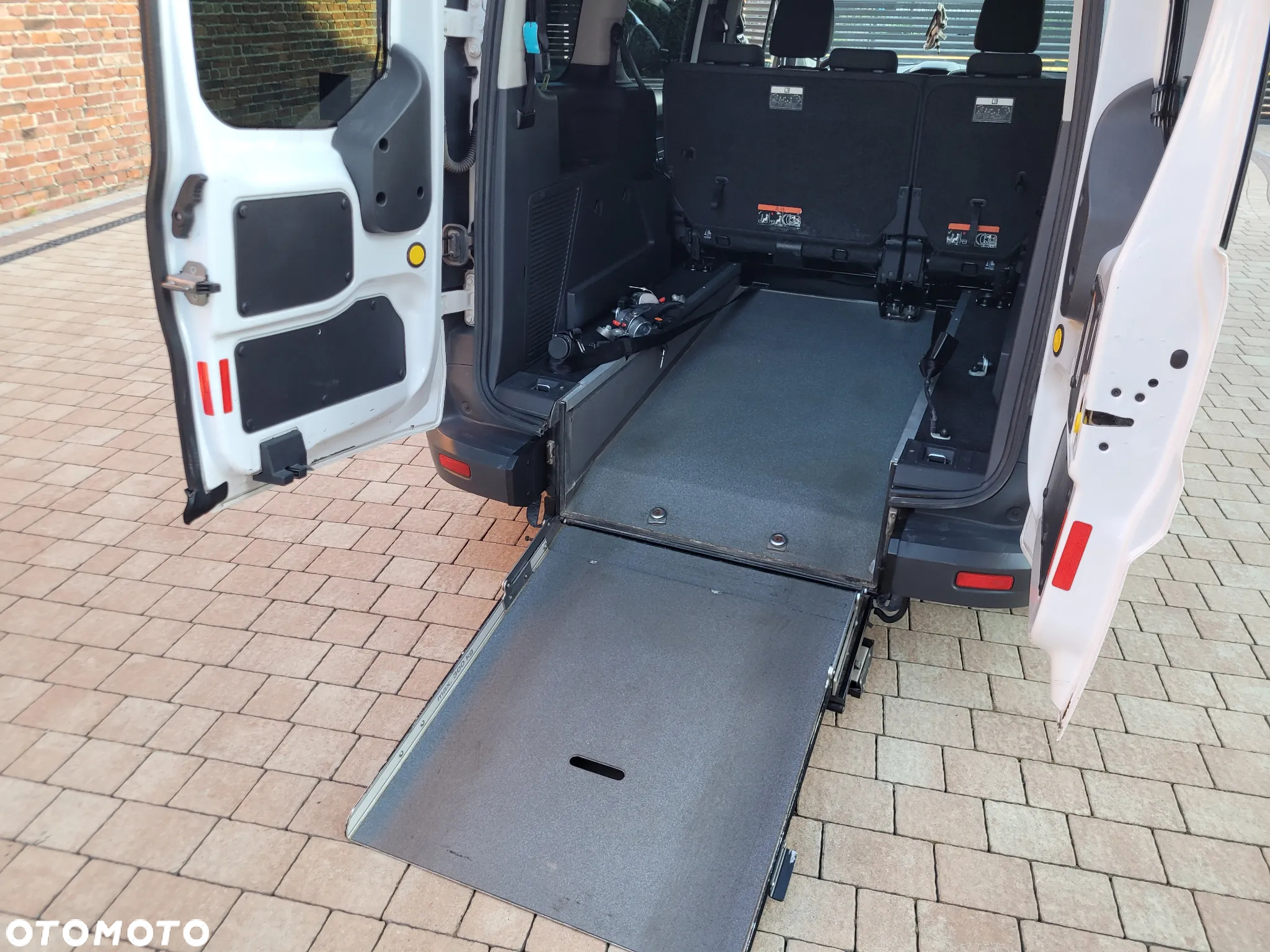 Ford Transit Connect - 16