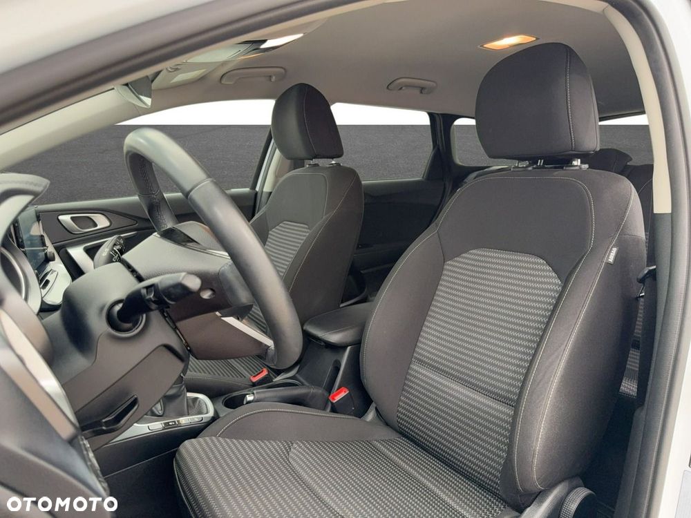 Kia Ceed - 10