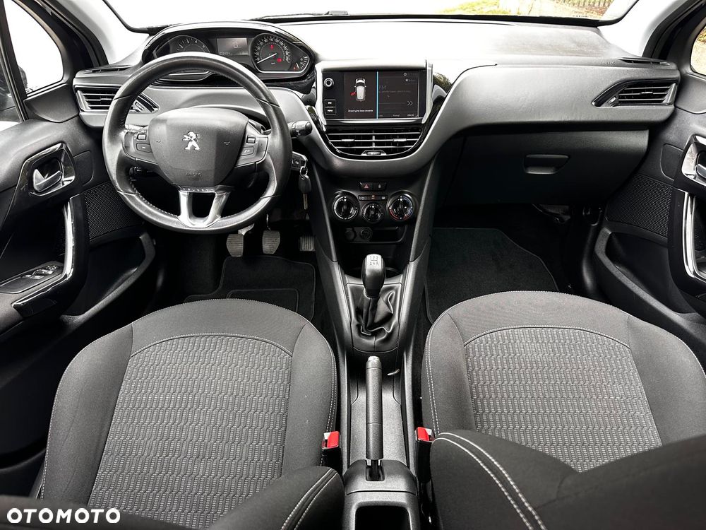 Peugeot 208 - 18