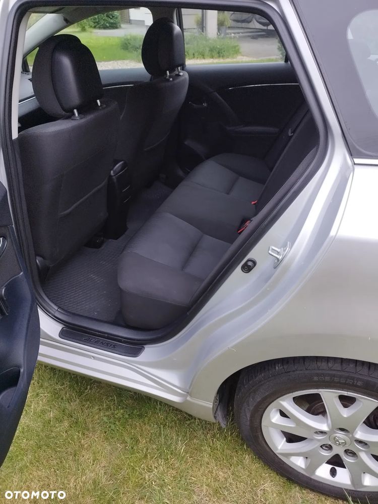Toyota Avensis - 6