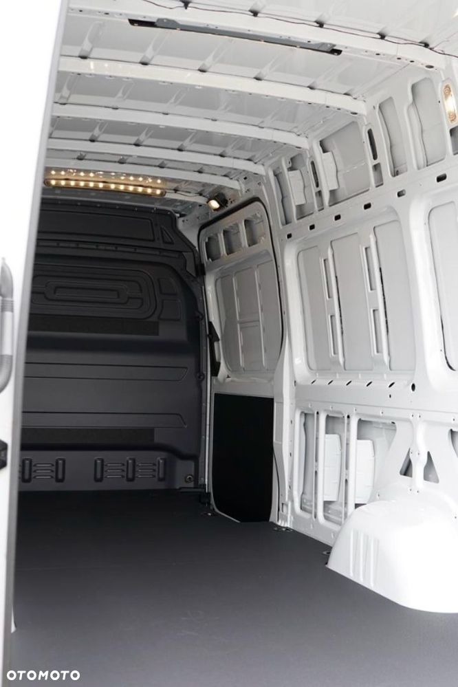 Mercedes-Benz eSprinter - 14