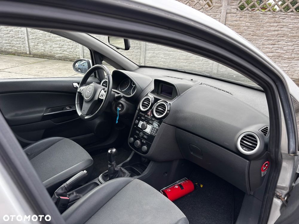 Opel Corsa 1.4 16V Cosmo - 8