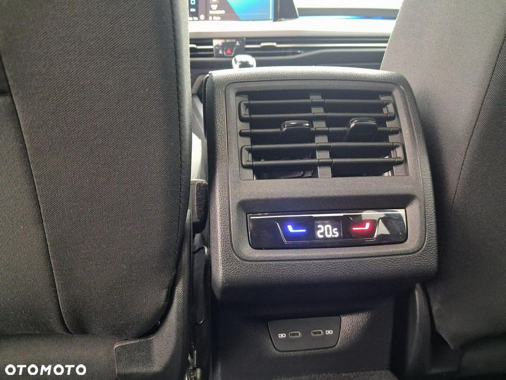 Volkswagen Golf - 22