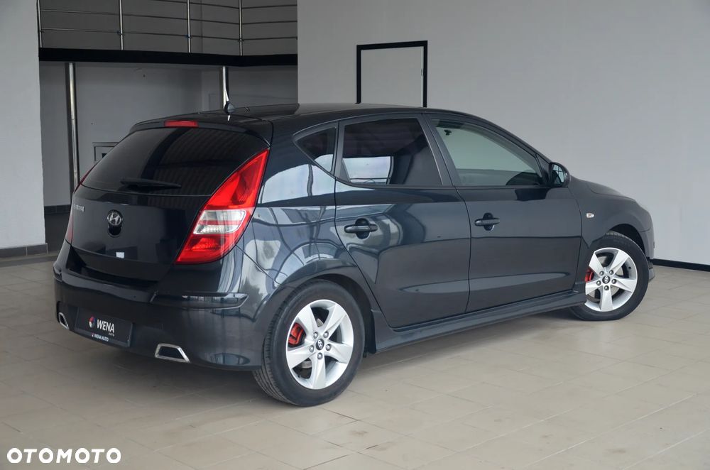 Hyundai i30 1.6 CRDi FIFA WM Edition - 18