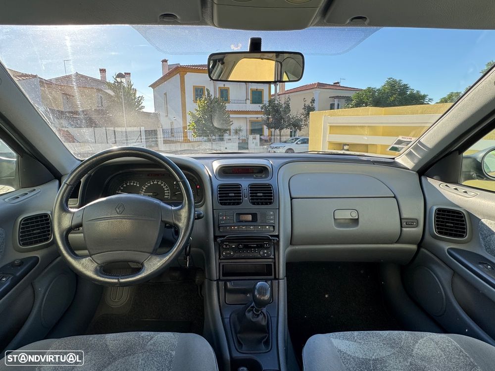 Renault Laguna 1.6 RXE - 39