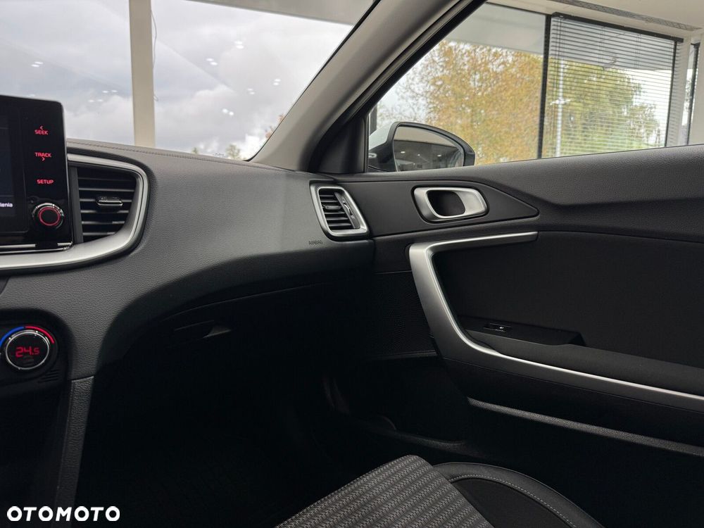 Kia Ceed 1.5 T-GDI M - 25