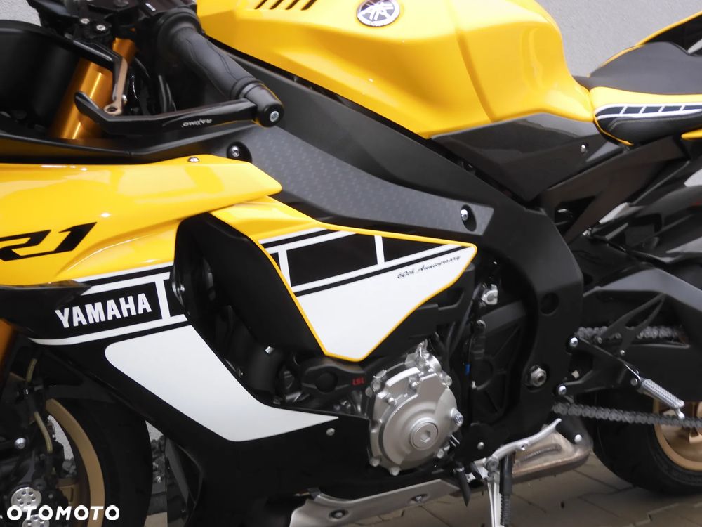 Yamaha R1 - 27