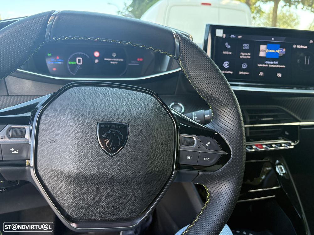 Peugeot e-208 GT - 10