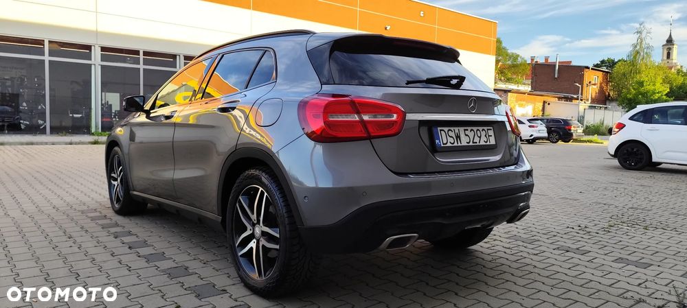 Mercedes-Benz GLA - 4