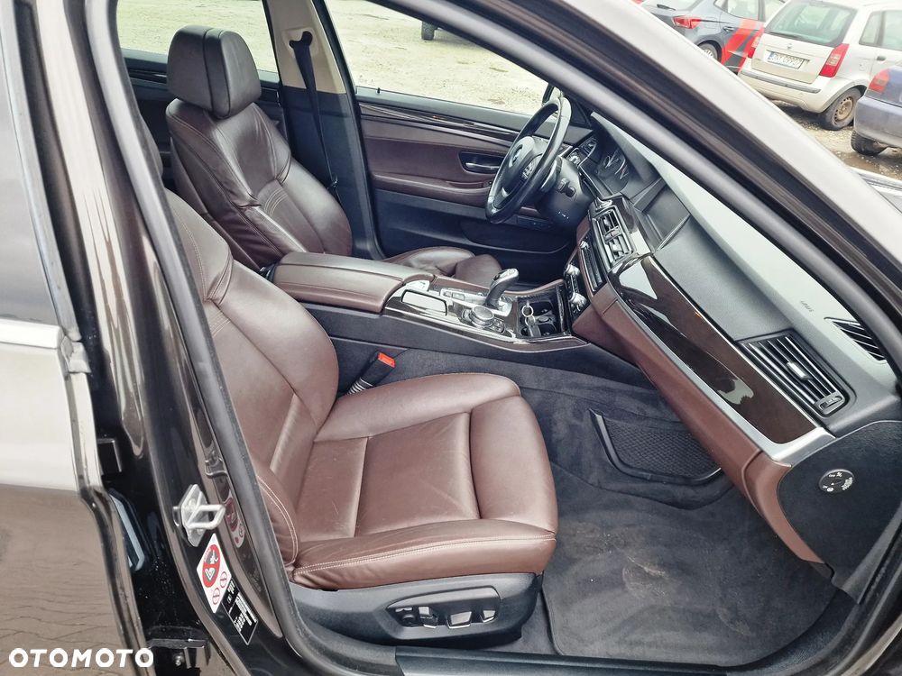 BMW Seria 5 530d xDrive Sport-Aut Luxury Line - 28