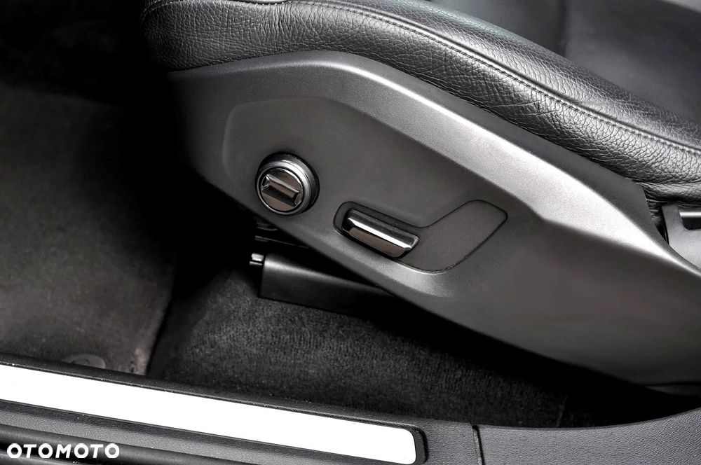 Volvo XC 60 D4 Momentum Pro - 19
