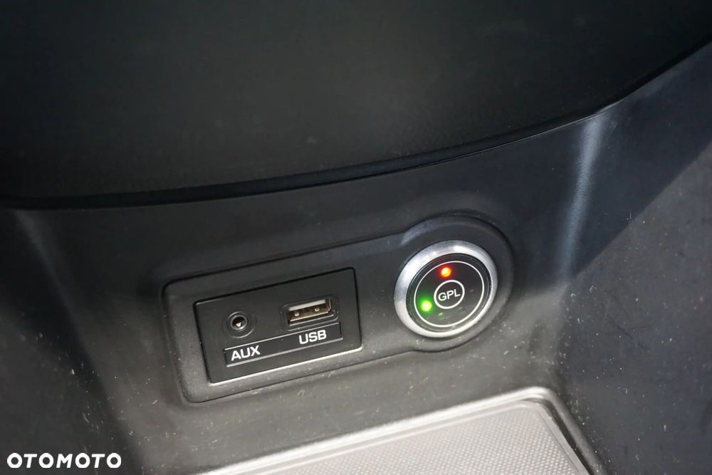 Hyundai ix20 1.4 blue - 34