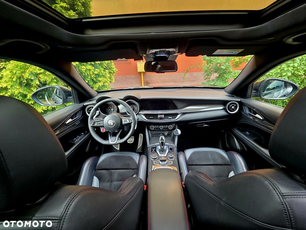 Alfa Romeo Stelvio - 8