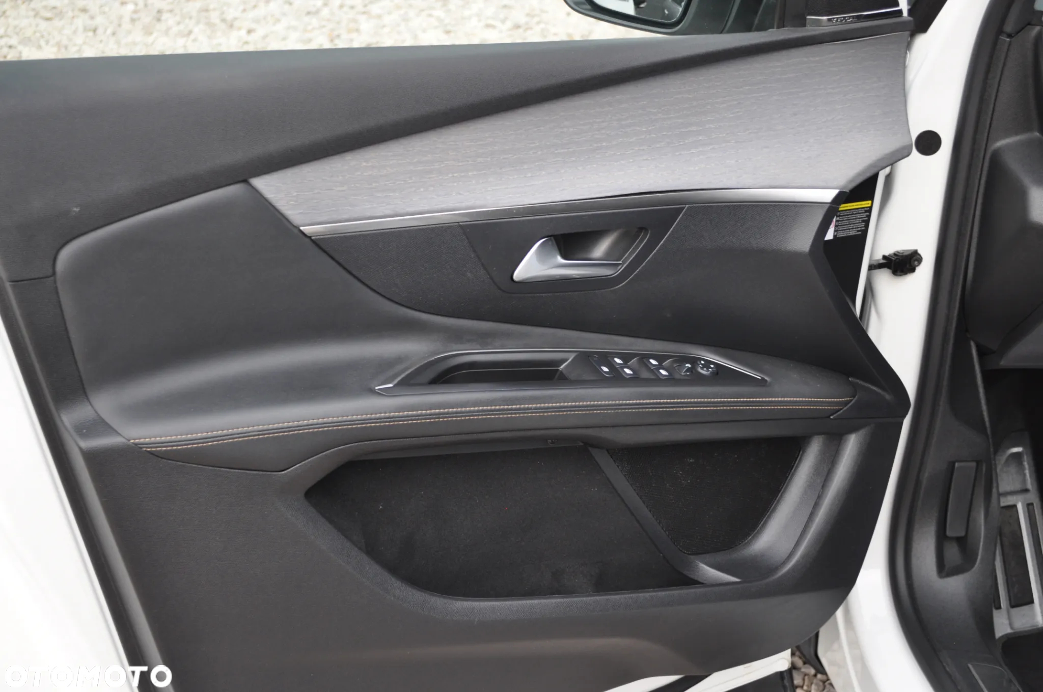 Peugeot 3008 Plug-In Hybrid4 300 e-EAT8 GT - 18