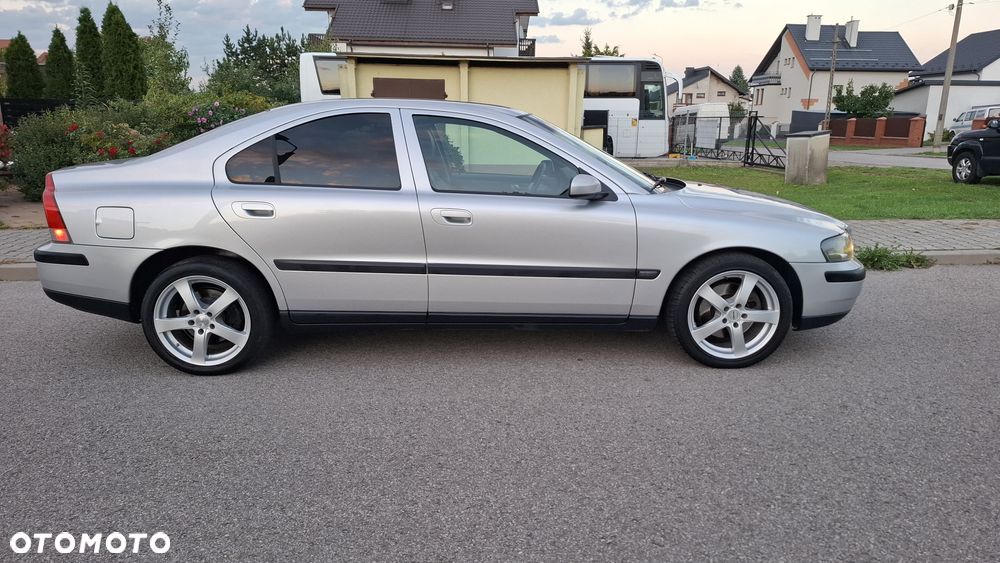 Volvo S60 2.4 Momentum - 1