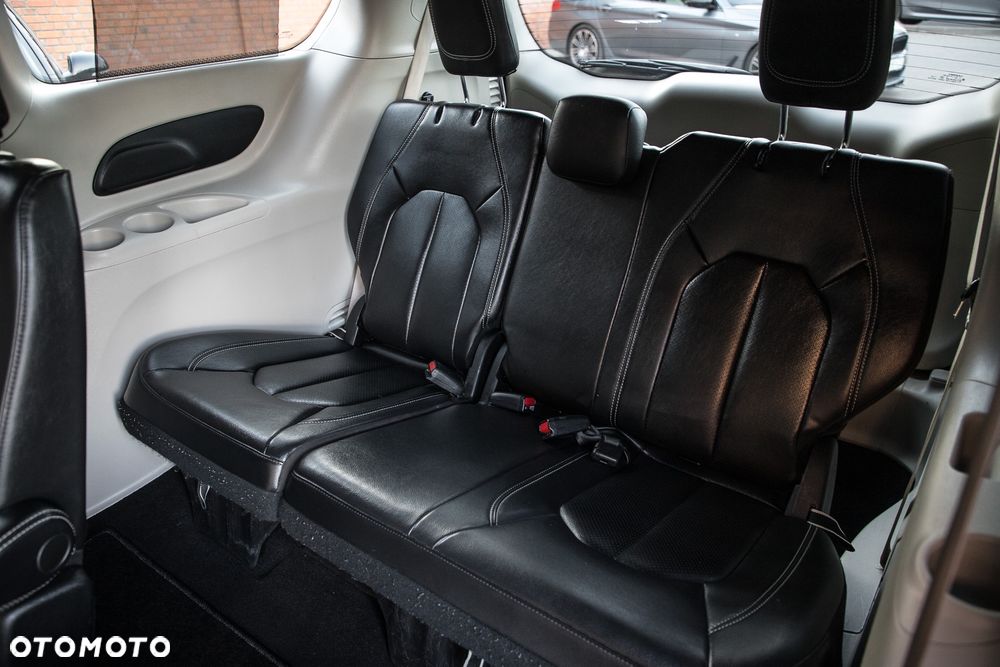 Chrysler Pacifica - 36