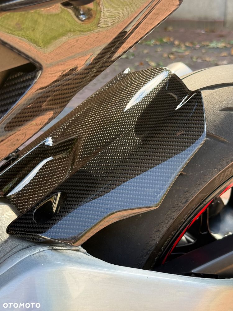 Yamaha R1 - 13