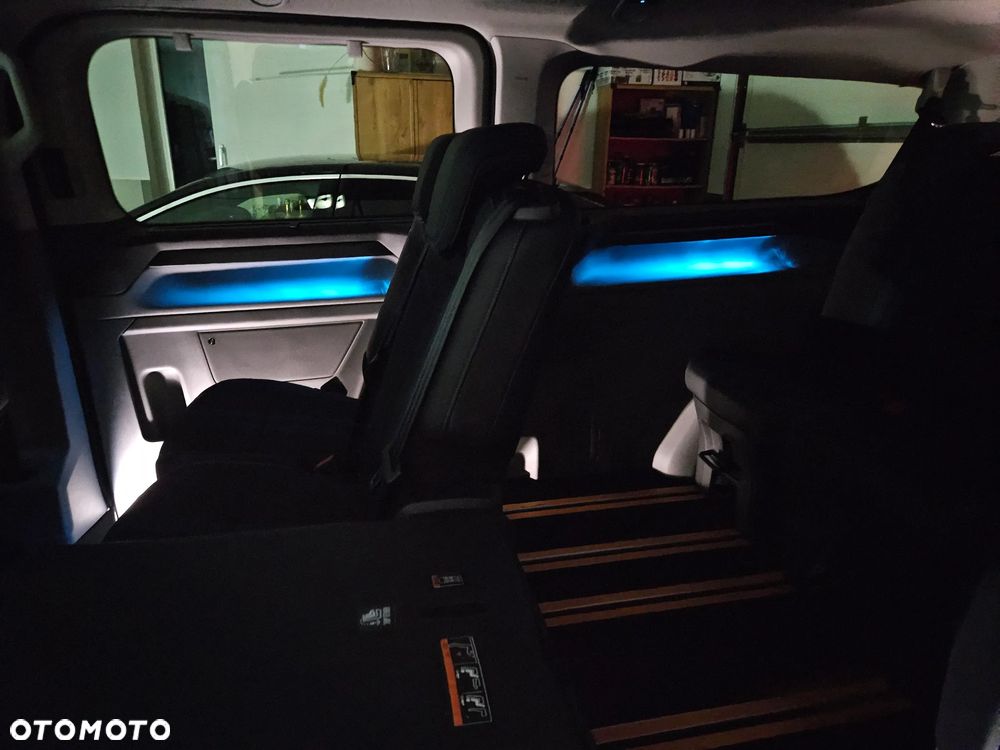 Ford Tourneo Custom - 30