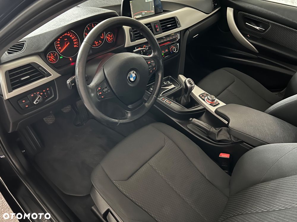 BMW Seria 3 318d xDrive - 14