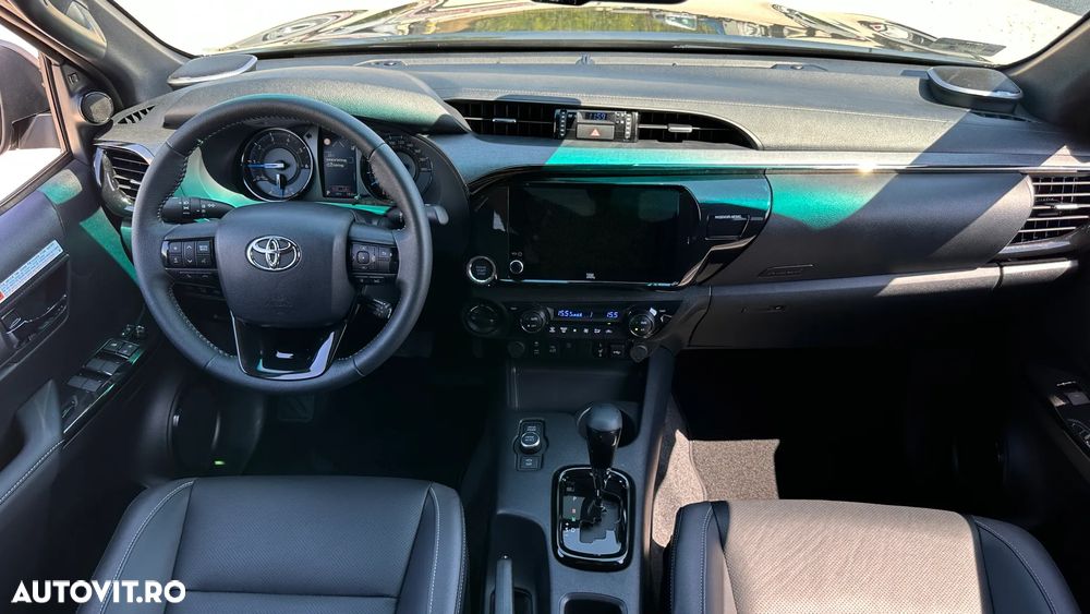 Toyota Hilux 2.8D 204CP 4x4 Double Cab AT MHEV Invincible Color Edition (3E5) - 15