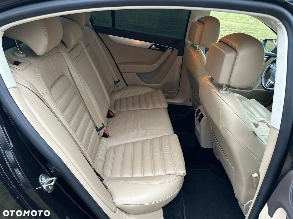 Volkswagen Passat 2.0 TSI Highline - 19