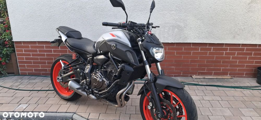 Yamaha MT - 27