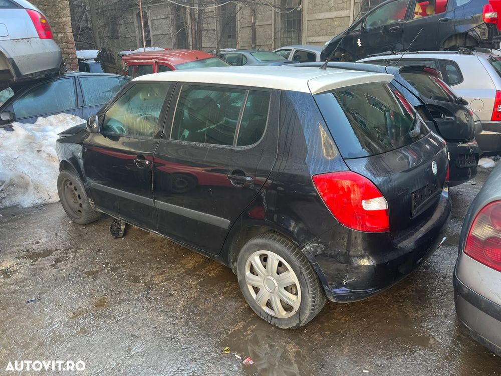 Dezmembrez Skoda Fabia 2 negru 2007 benzina - 1