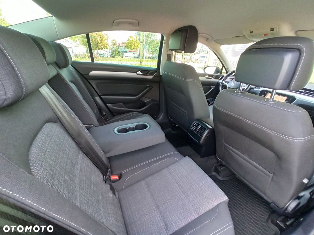 Volkswagen Passat - 13