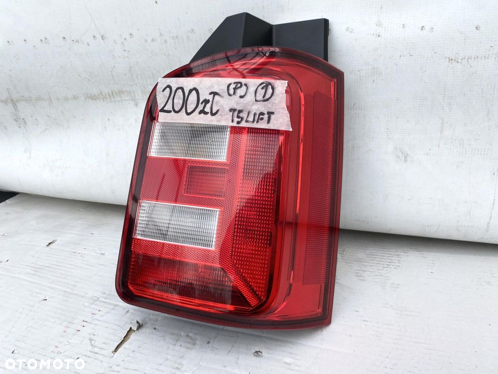 VW TRANSPORTER T5 LIFT 10- LAMPA TYLNA PRAWA DRZWI SKRZYDEŁKOWE 7E0945096T - 2