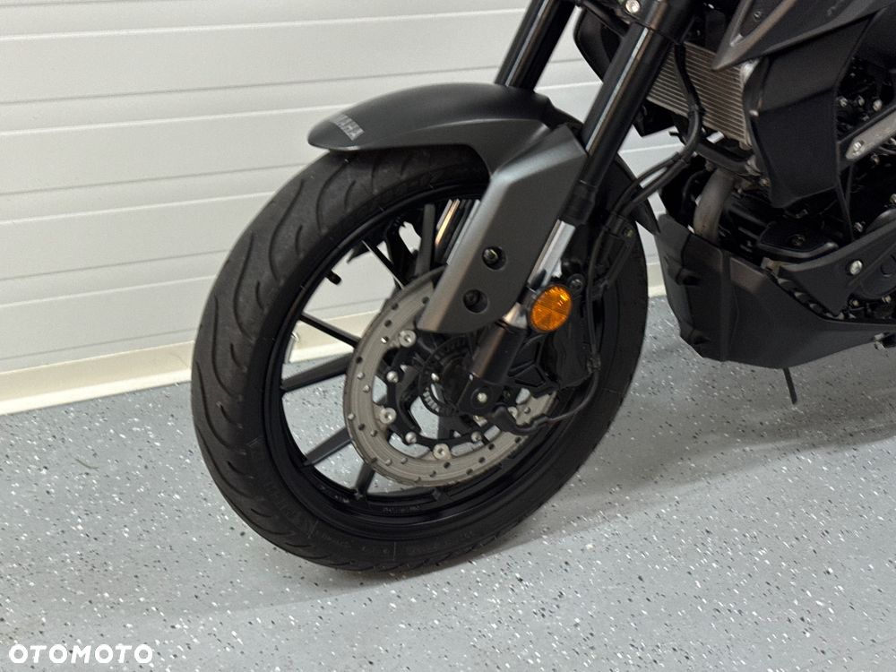 Yamaha MT - 24