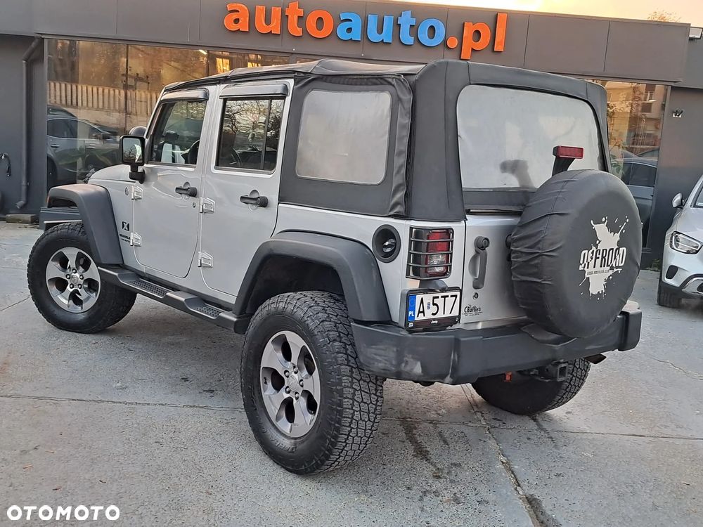 Jeep Wrangler Unlimited 3.8 Sport - 21