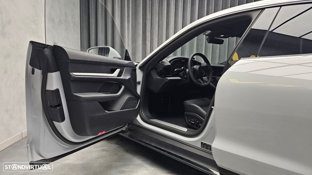 Porsche Taycan Turbo - 10