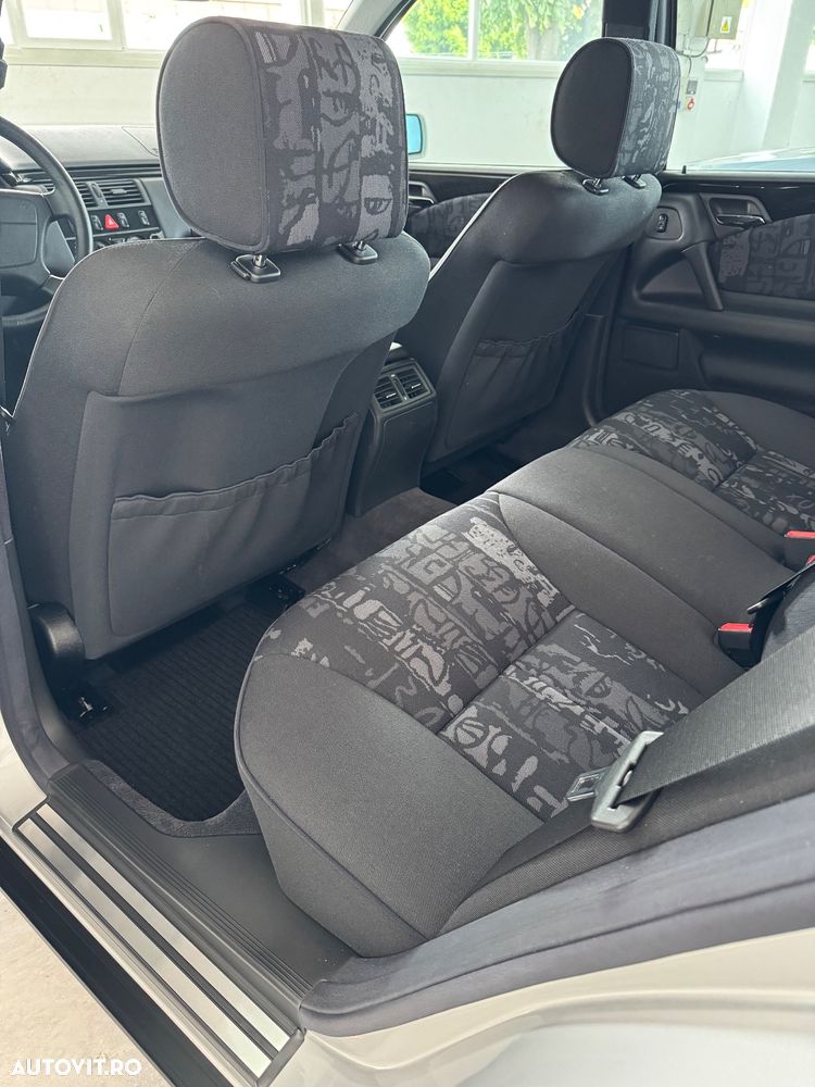 Mercedes-Benz E - 12